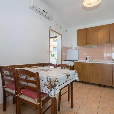 Dane-30m From Sea Apartment