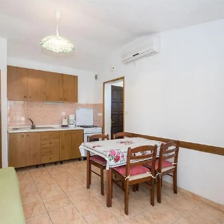 Apartment Dane-30m From Sea